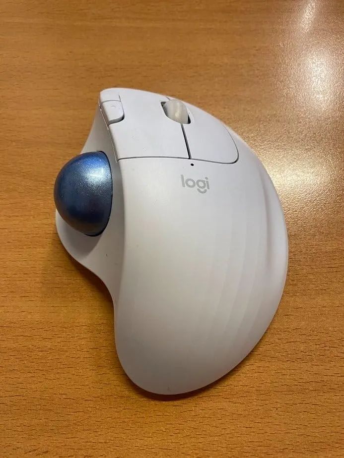 Logitech Ergo M575 mouse trackball wireless ergonomico