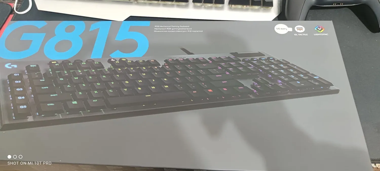 Logitech G G815 tastiera gaming cablata RGB tactile US low-profile