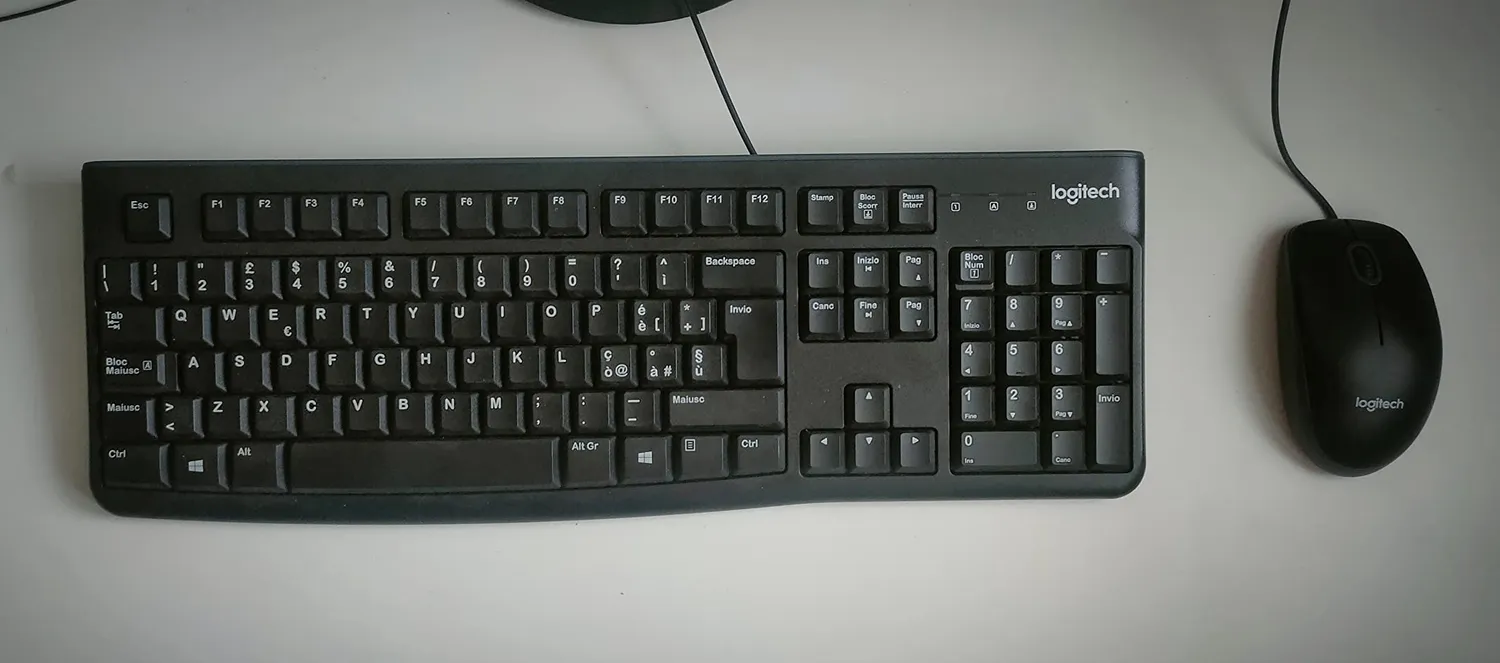 Logitech MK120 Kit Tastiera Mouse con Filo ITA USB