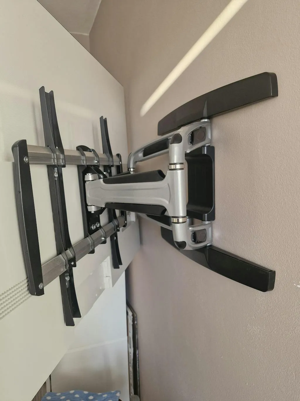 Manhattan staffa TV muro 32-55" alluminio snodata