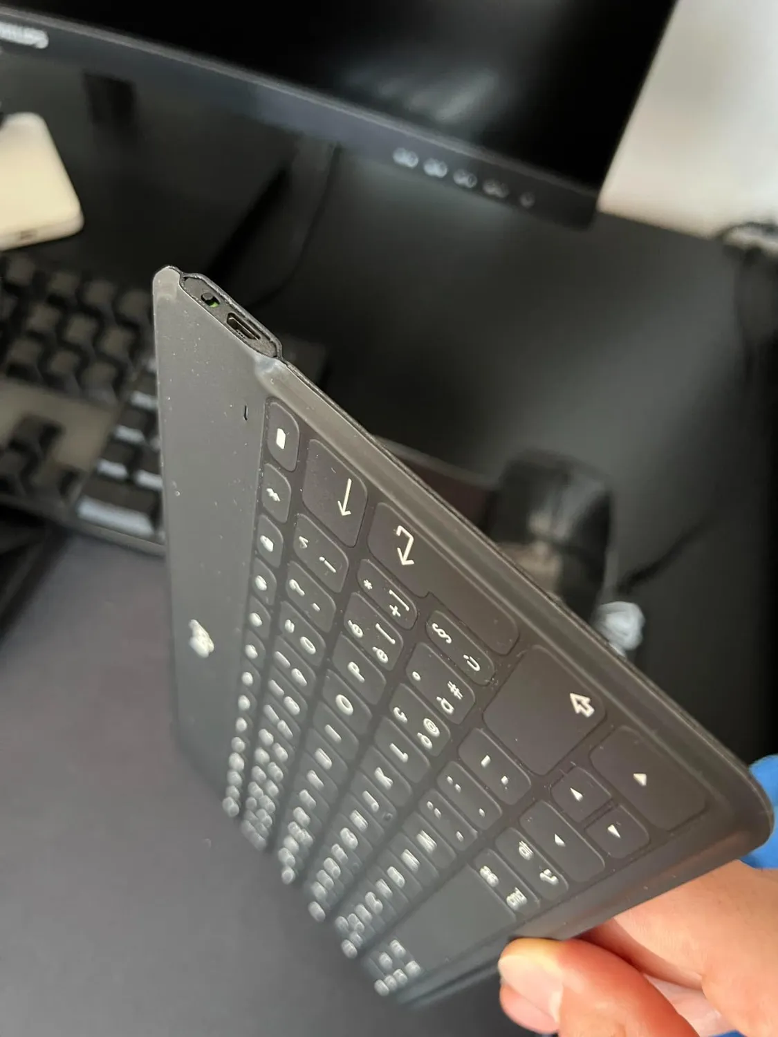 Logitech Keys-To-Go tastiera Bluetooth nera leggera