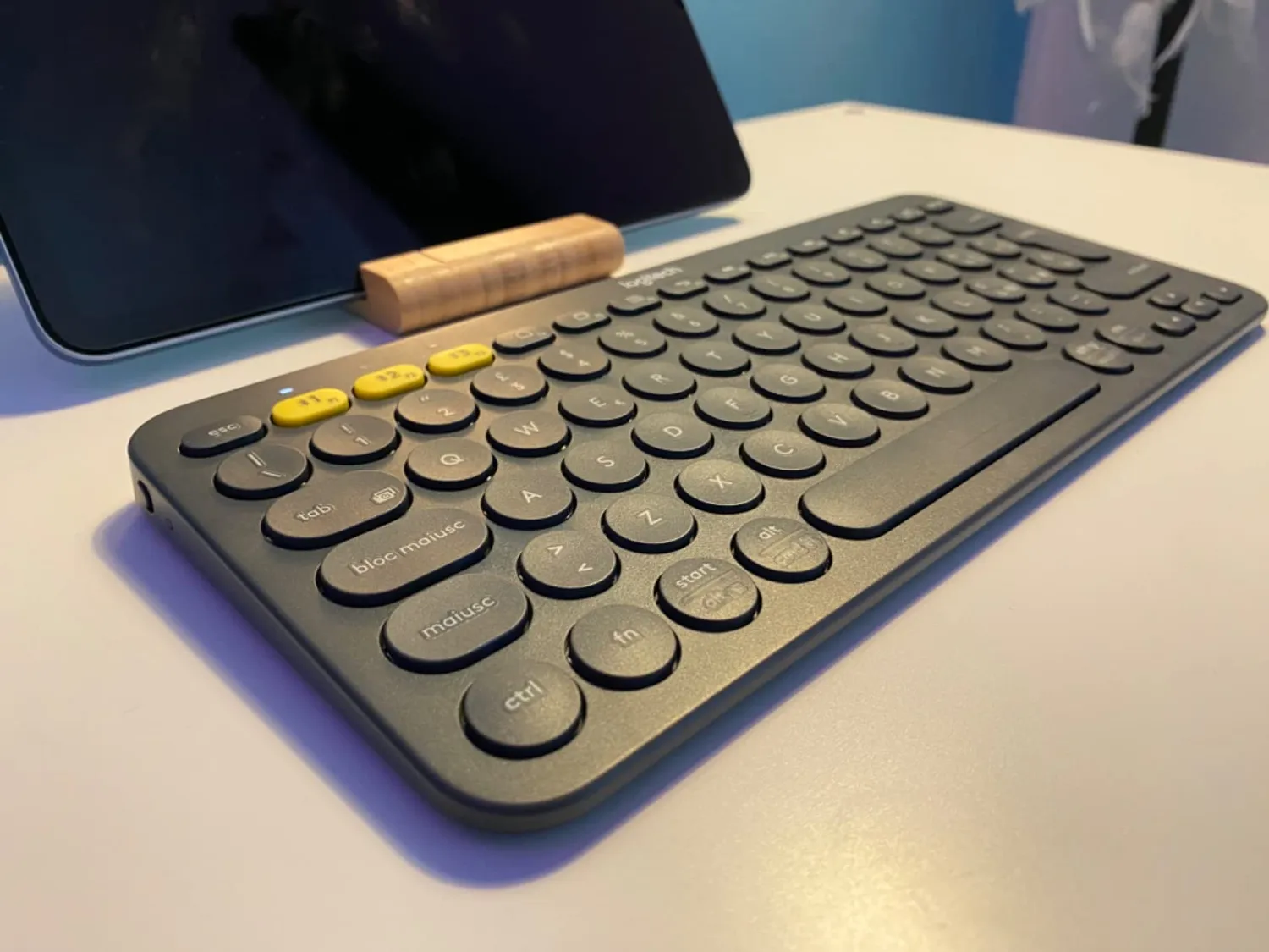 Logitech K380 tastiera Bluetooth nera ITA QWERTY