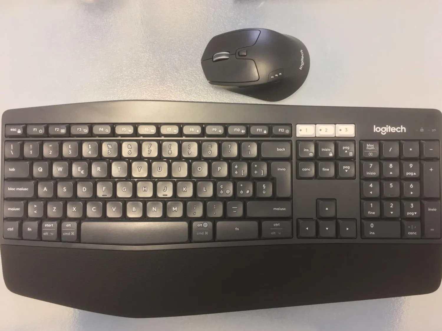 Logitech MK850 Kit Tastiera e Mouse Wireless Nero ITA
