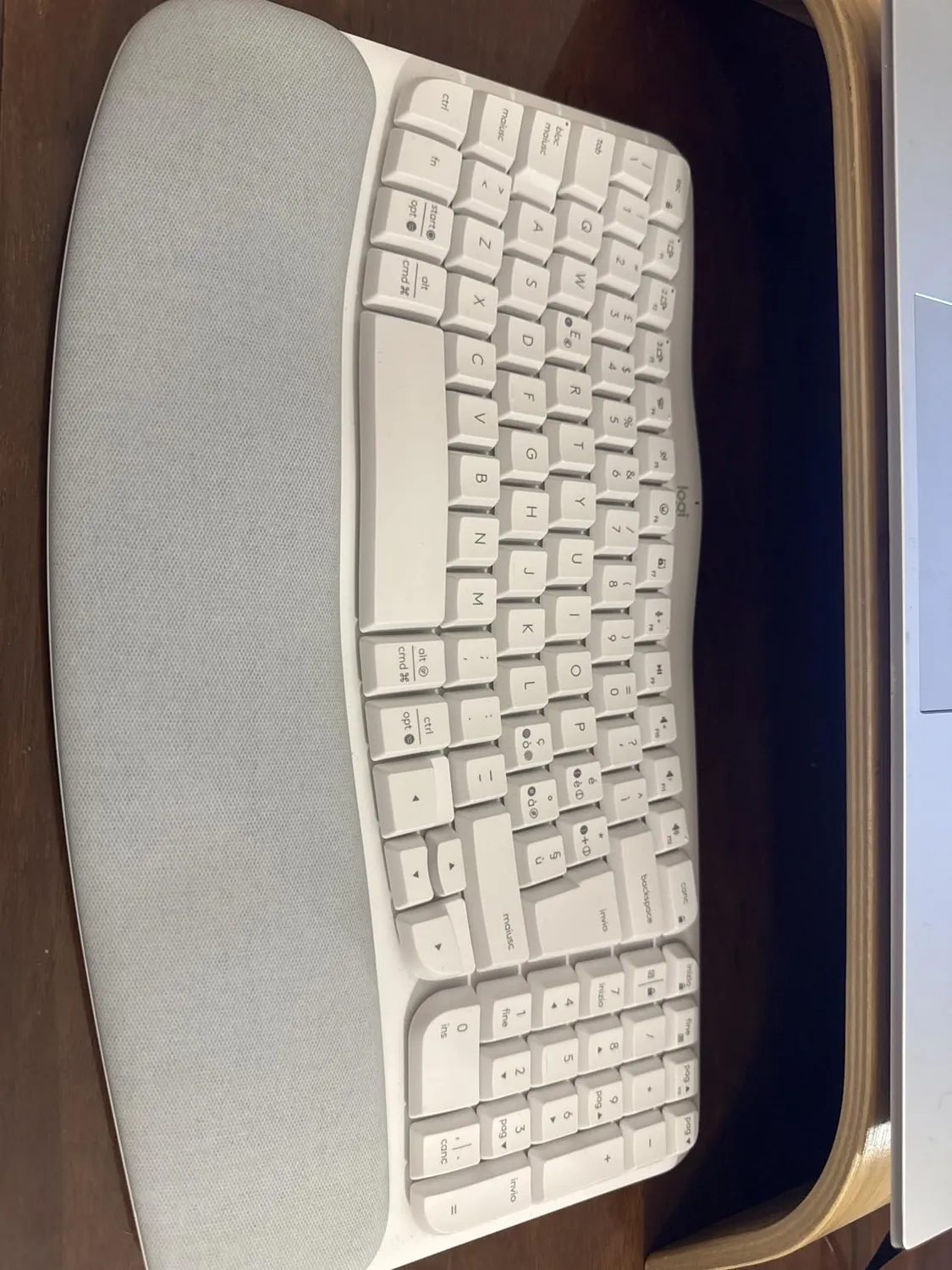 Logitech Wave Keys tastiera wireless ergonomica grafite ITA