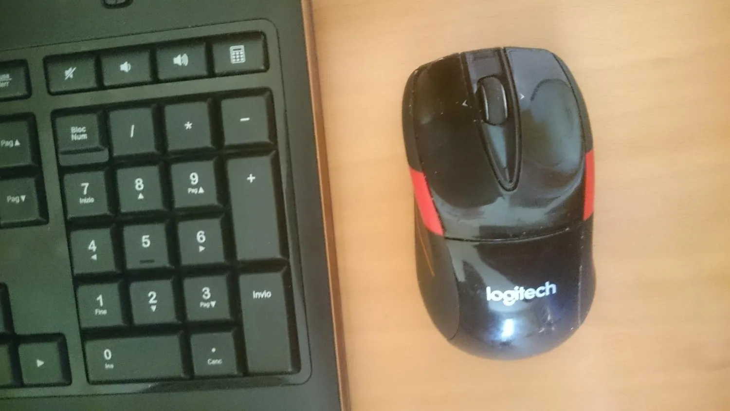 Logitech M525 mouse wireless compatto batteria 3 anni