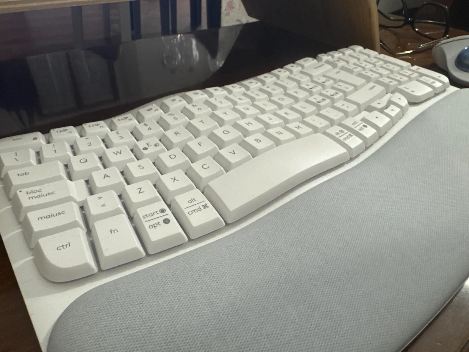 Logitech Wave Keys tastiera wireless ergonomica grafite ITA