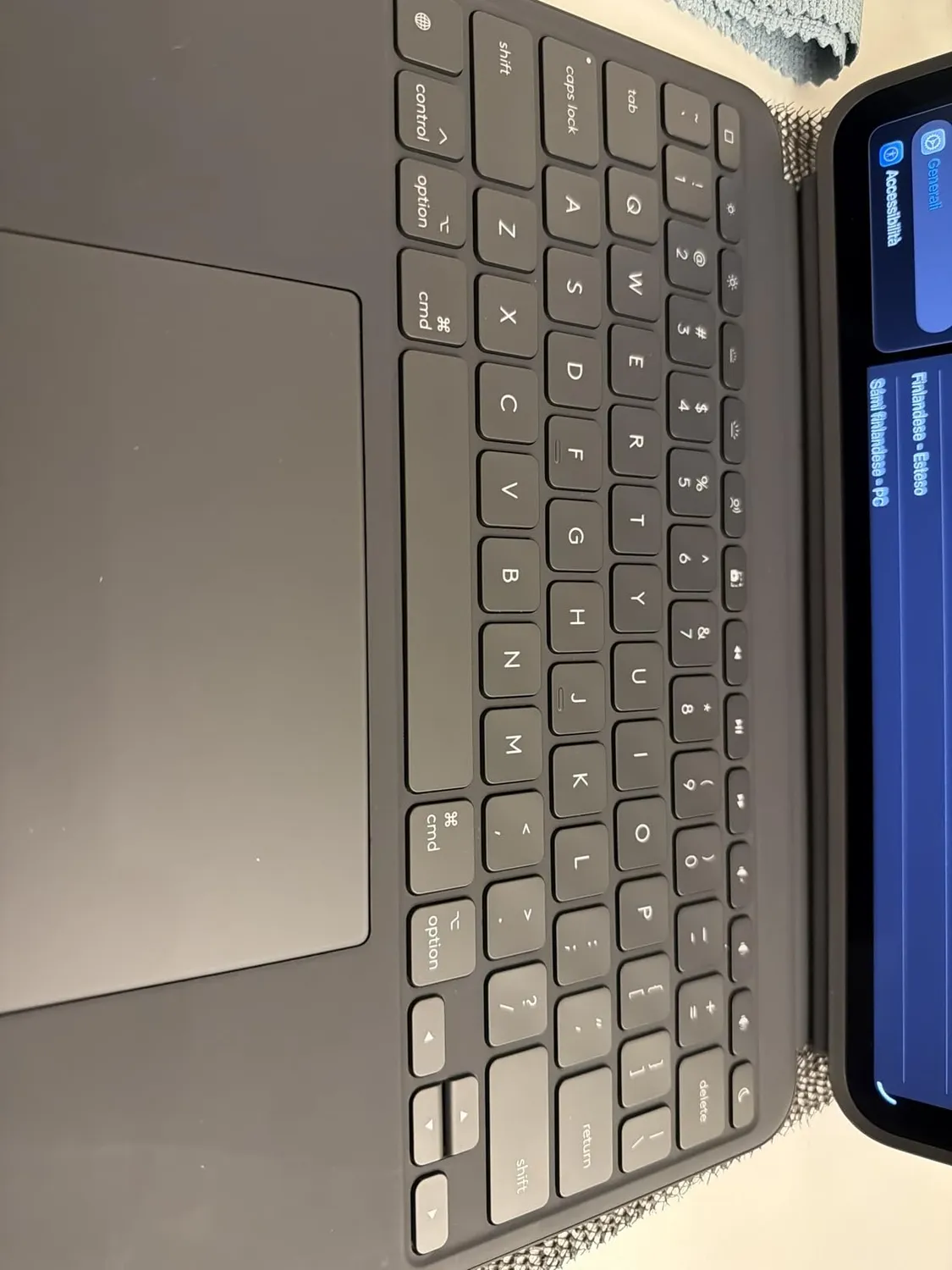 Logitech Combo Touch custodia tastiera iPad Pro 13 M4 ITA
