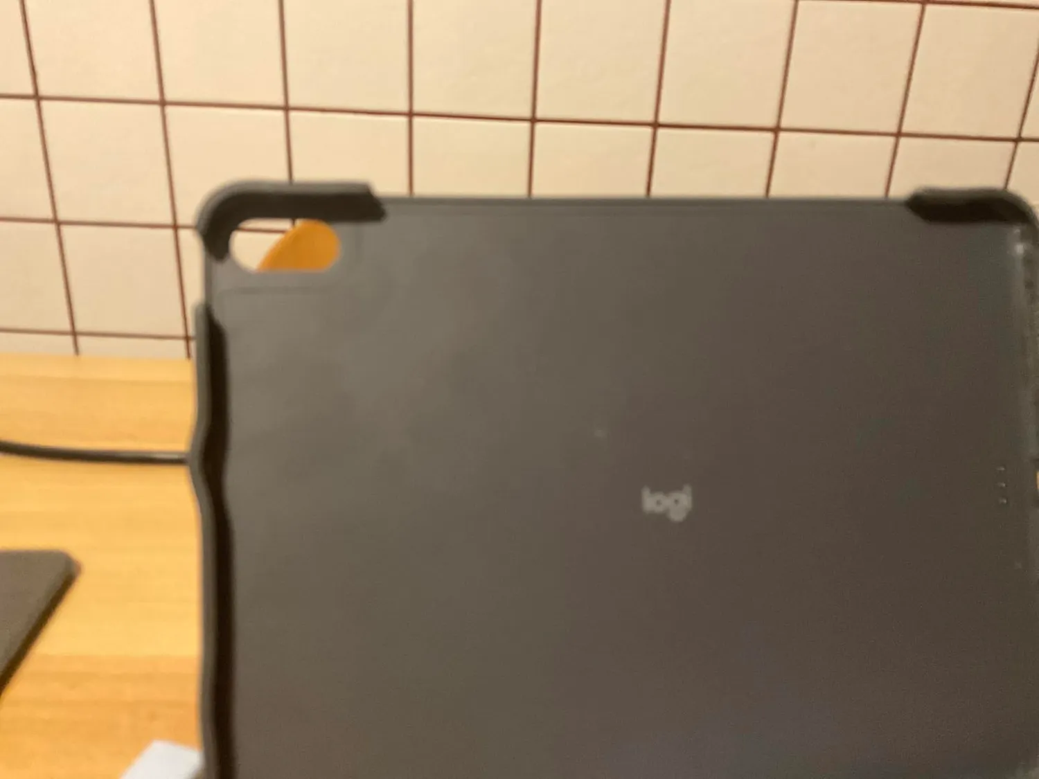 Logitech Combo Touch Custodia Tastiera iPad Air 4-5 Gen ITA retroilluminata