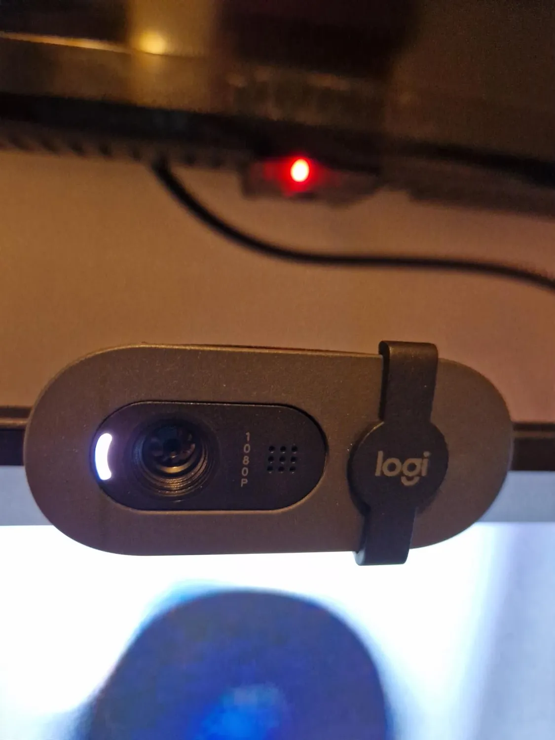 Logitech Brio 100 webcam Full HD grafite con copriobiettivo