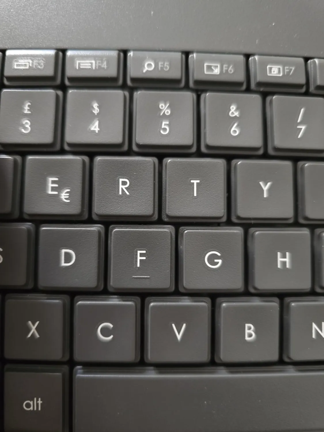 Logitech K400 Plus tastiera wireless bianca con touchpad
