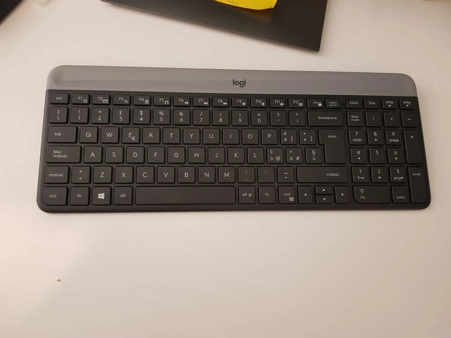 Logitech MK470 Slim kit tastiera e mouse wireless bianco silenzioso