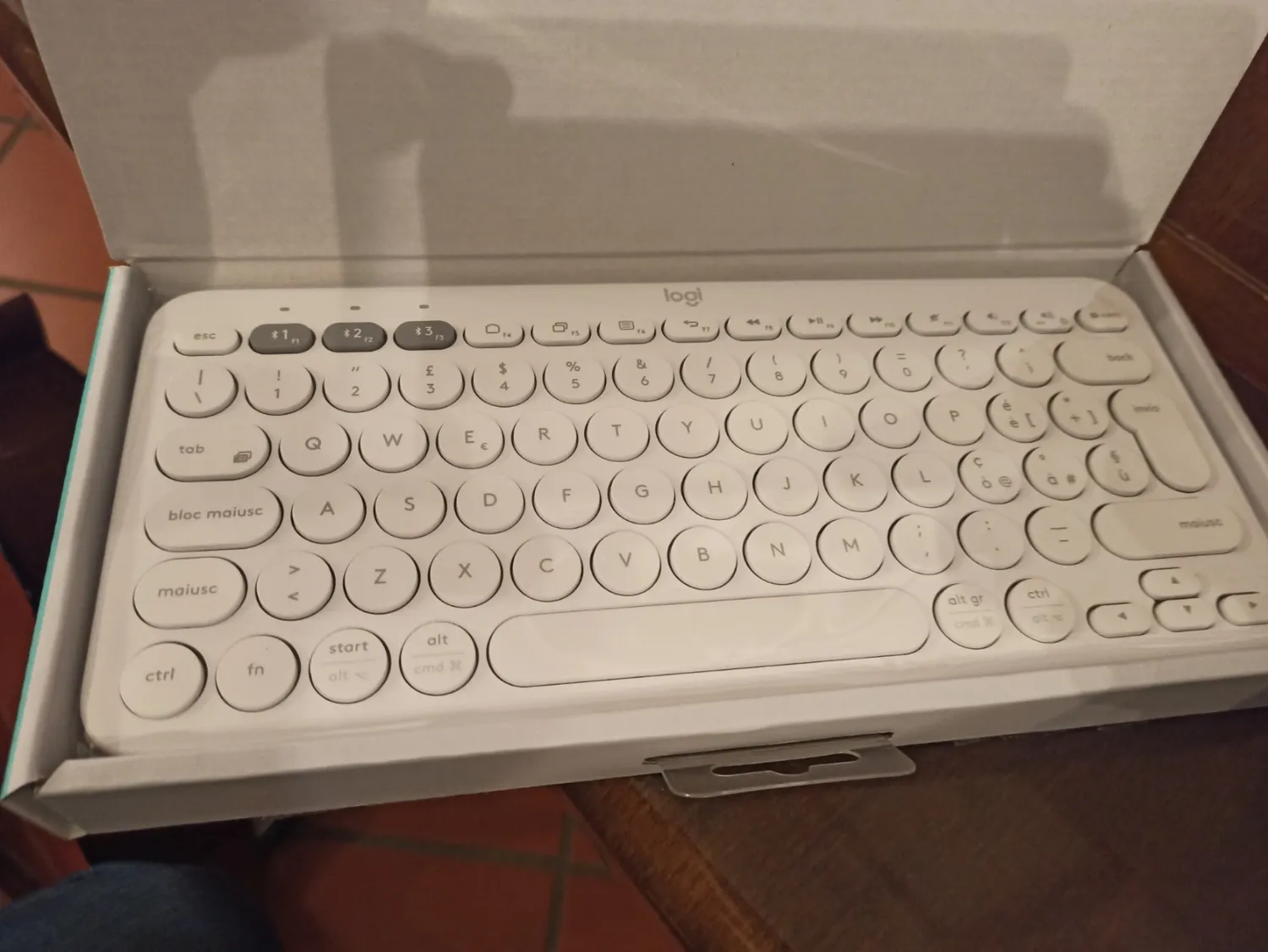 Logitech K380 tastiera Bluetooth blu multidispositivo