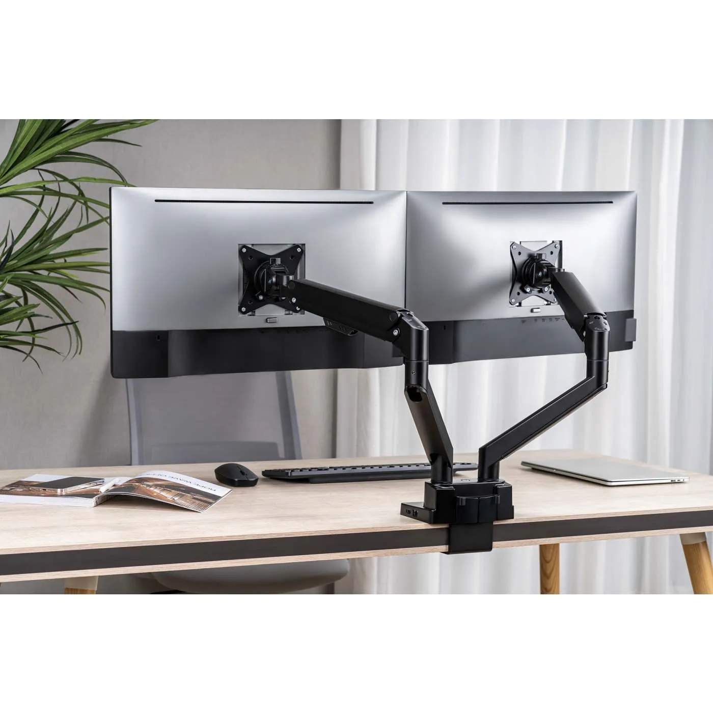 Manhattan Supporto Doppio Monitor 17-32" + Dock 8-in-1 Gas