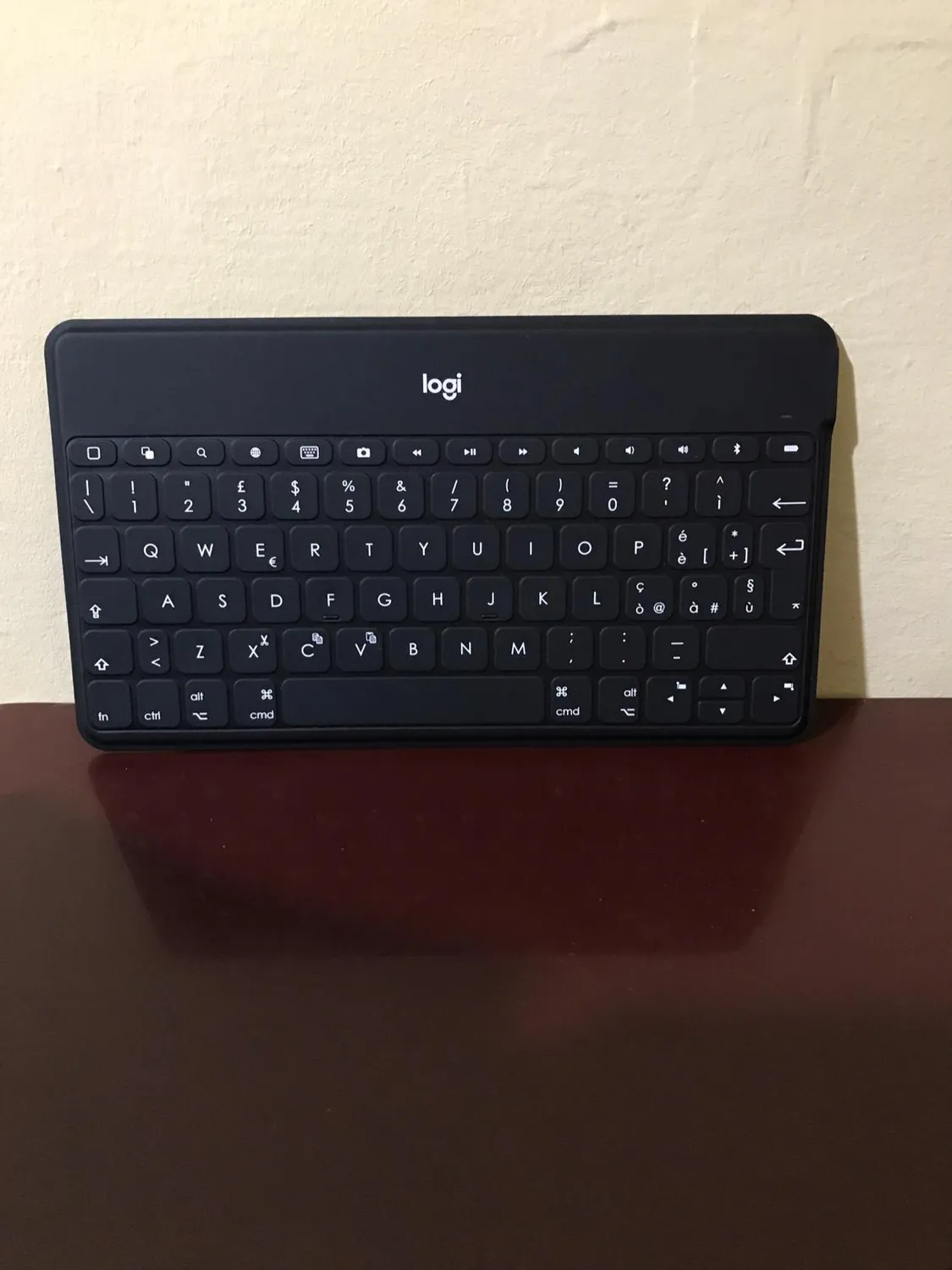 Logitech Keys-To-Go tastiera Bluetooth nera leggera