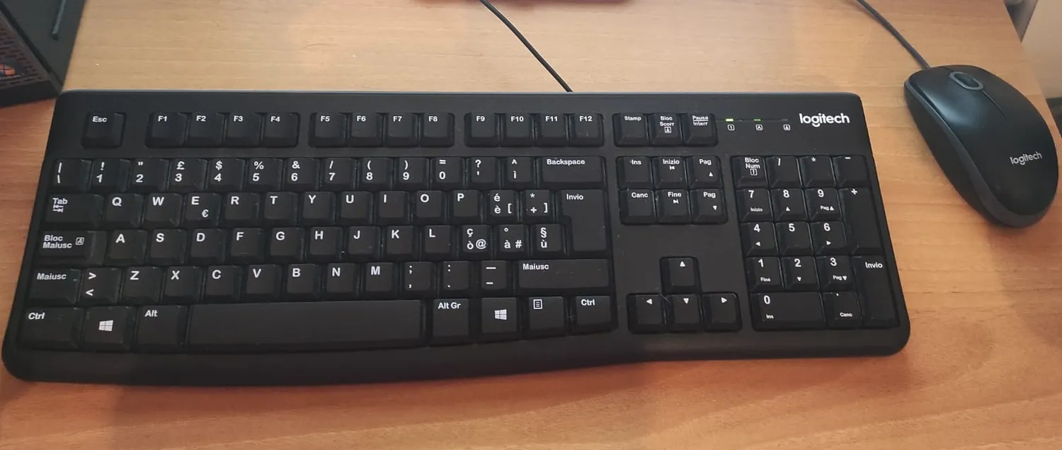 Logitech MK120 Kit Tastiera Mouse con Filo ITA USB