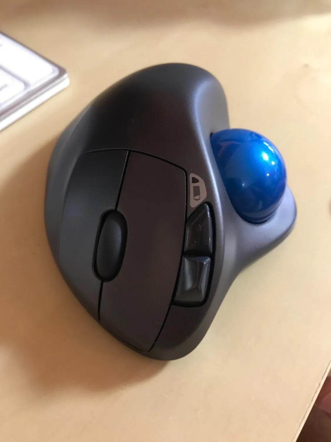 Logitech M570 trackball mouse wireless ergonomico