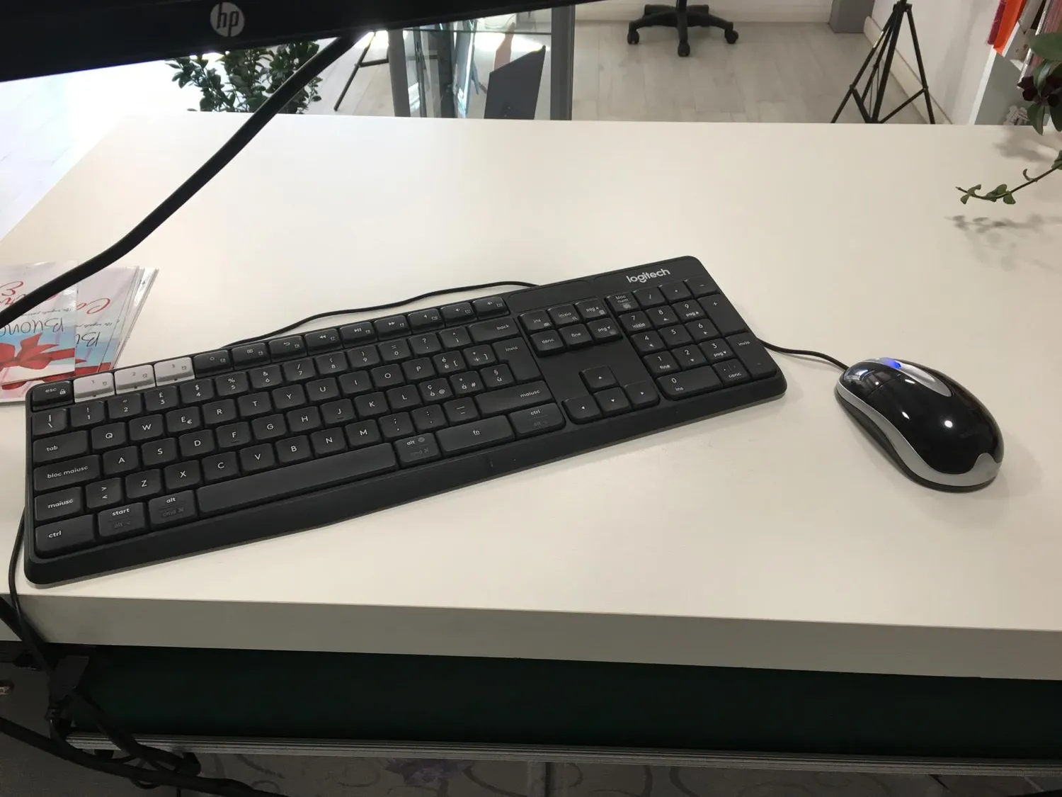 Logitech K375s tastiera wireless italiana nera con stand