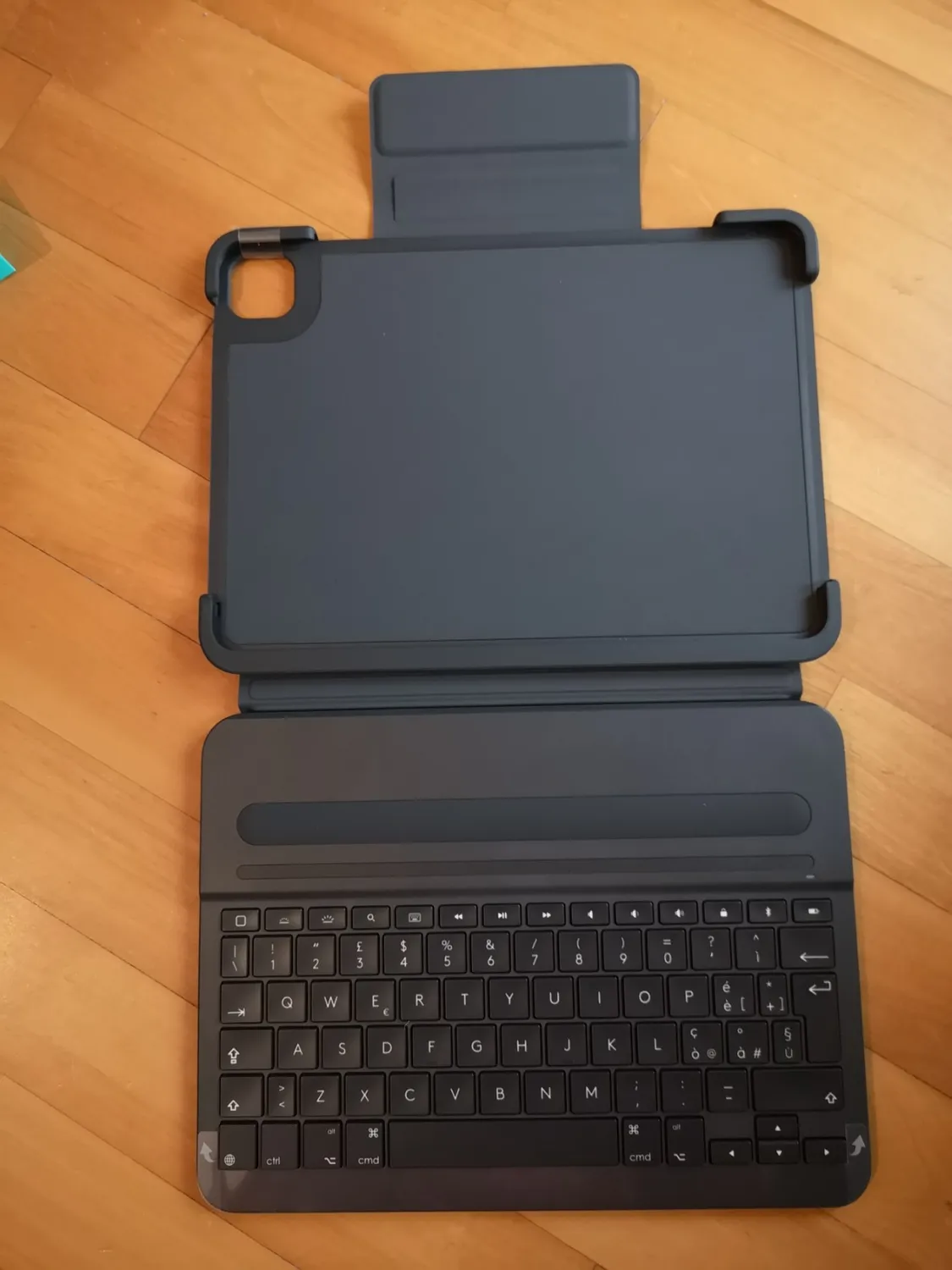 Logitech Slim Folio Pro Custodia Tastiera iPad 11 Retroilluminata