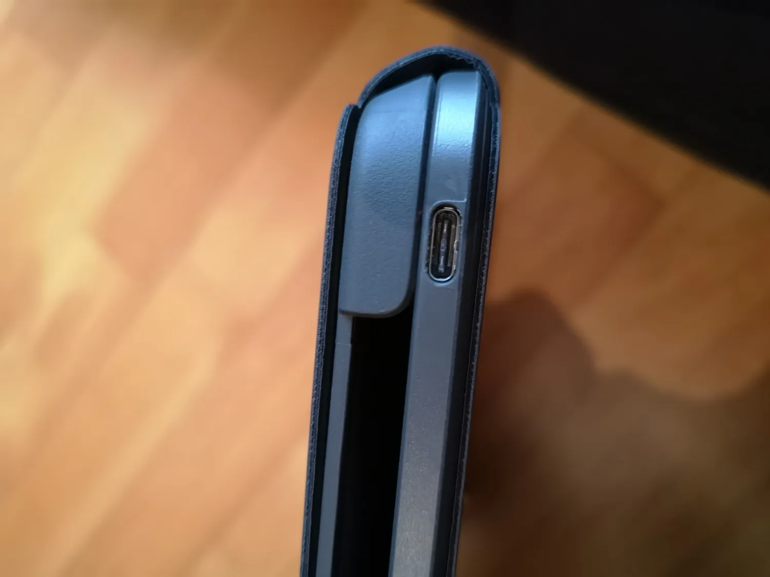 Logitech Slim Folio Pro Custodia Tastiera iPad 11 Retroilluminata