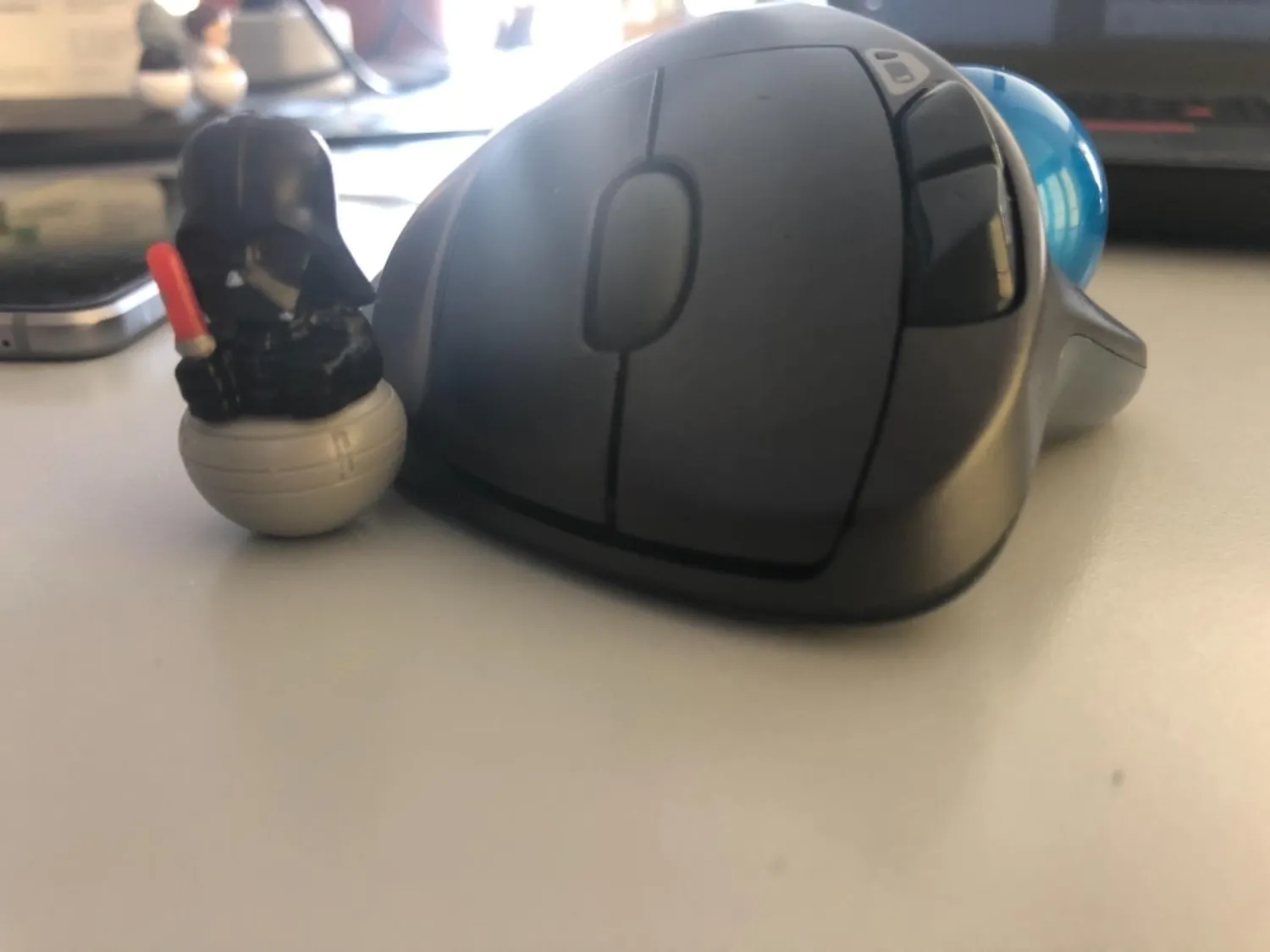 Logitech M570 trackball mouse wireless ergonomico