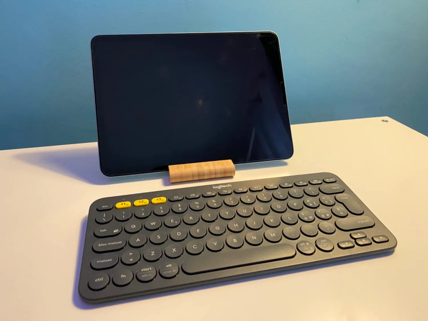 Logitech K380 tastiera Bluetooth nera ITA QWERTY
