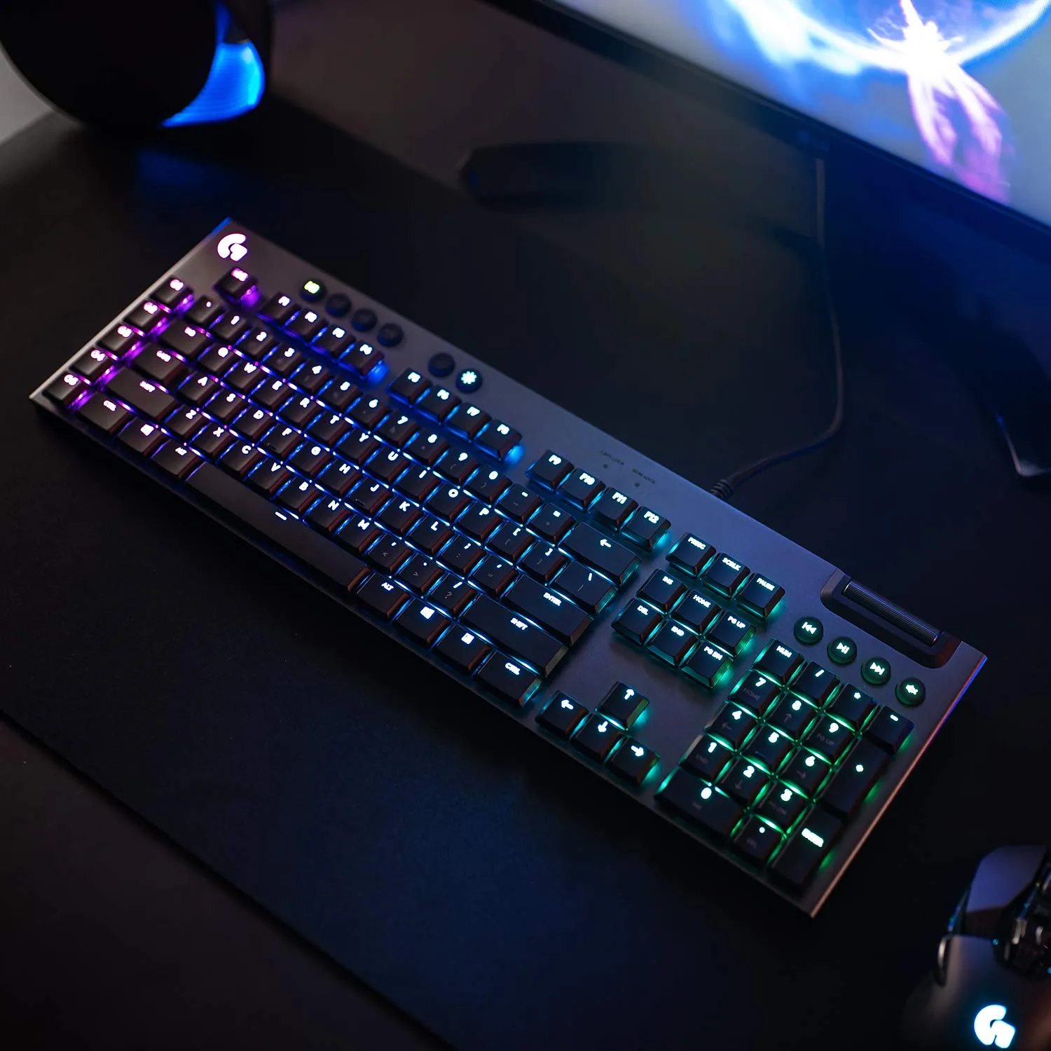 Logitech G G815 tastiera gaming cablata RGB tactile US low-profile