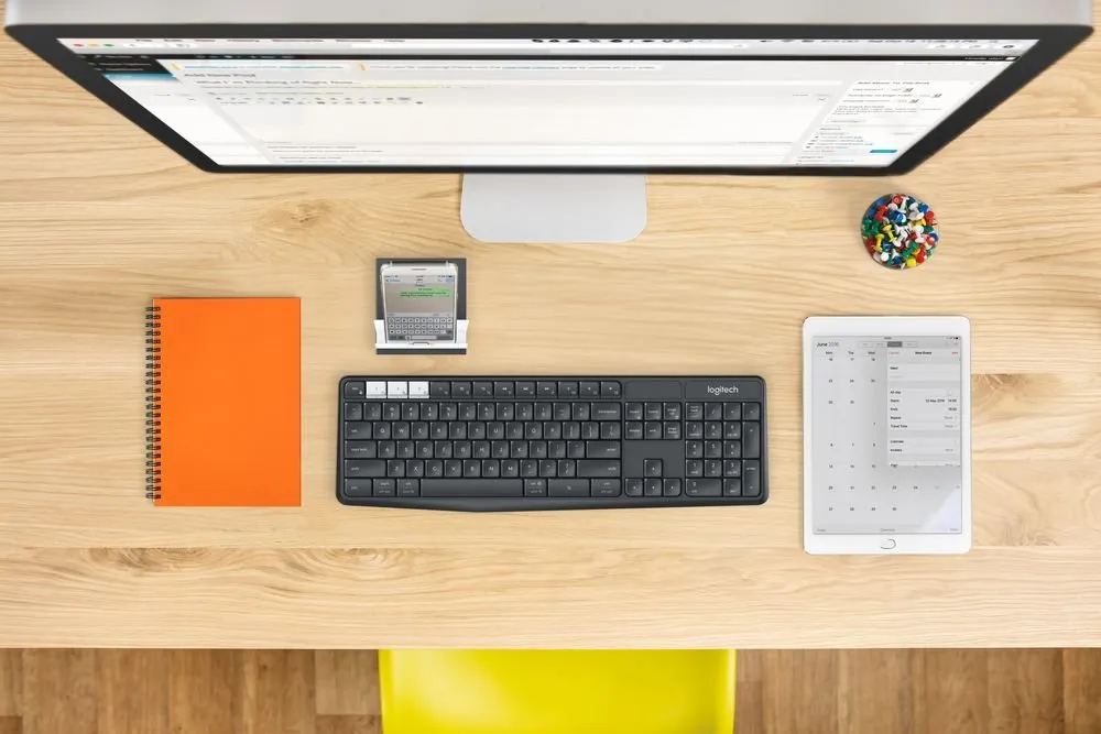 Logitech K375s tastiera wireless italiana nera con stand