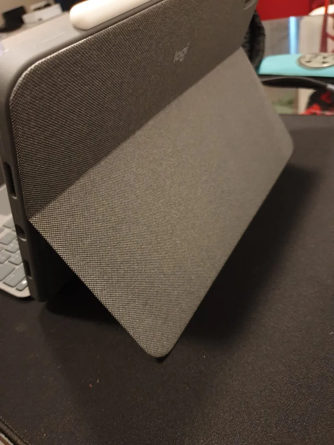 Logitech Combo Touch iPad Pro 11 tastiera ITA grigio