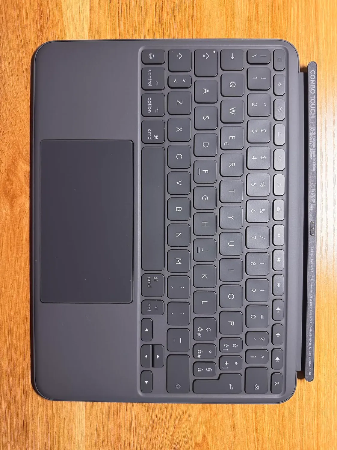 Logitech Combo Touch custodia tastiera iPad Air 13 ITA