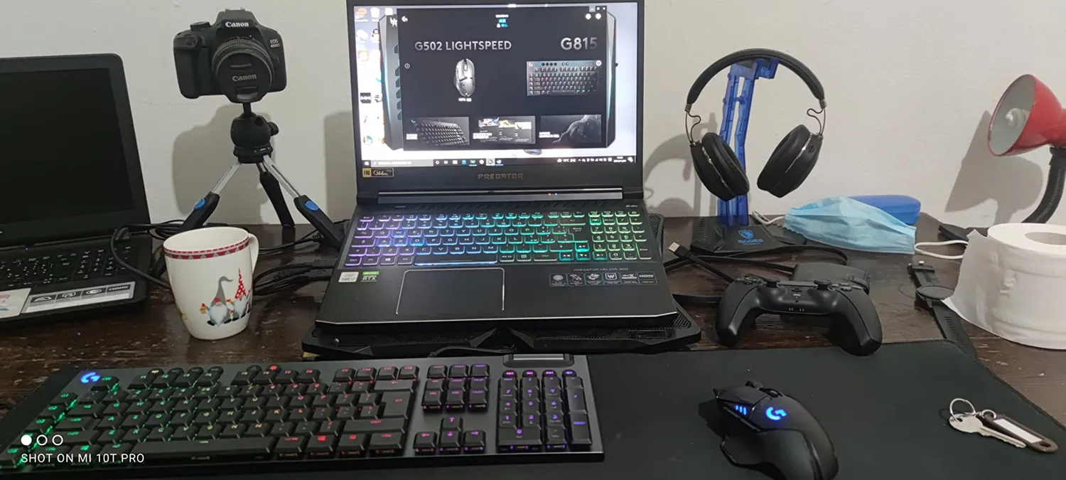 Logitech G G815 tastiera gaming cablata RGB tactile US low-profile