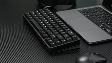 CoffeeKeys ND65 ANSI tastiera 65% alluminio tri-mode