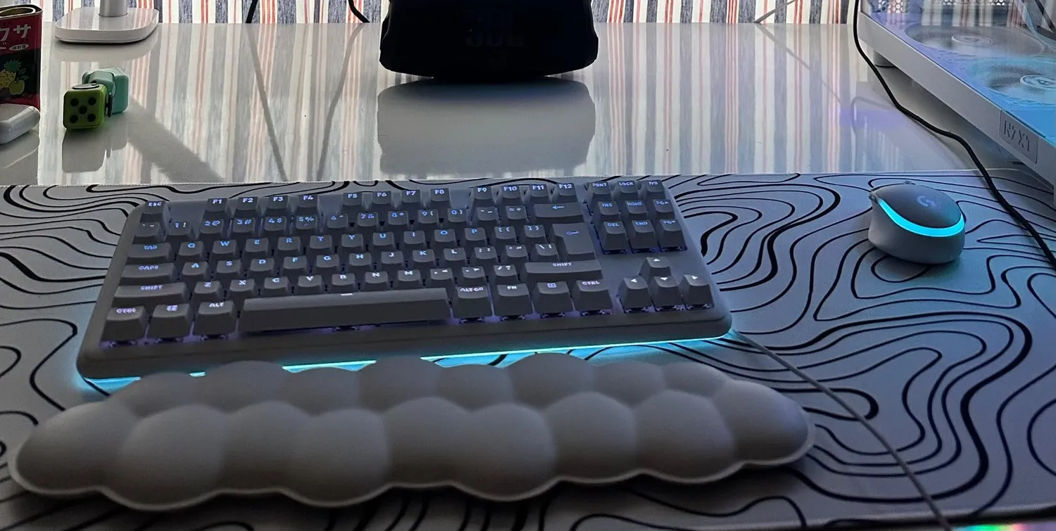 Logitech G G715 tastiera gaming wireless bianco RGB TKL