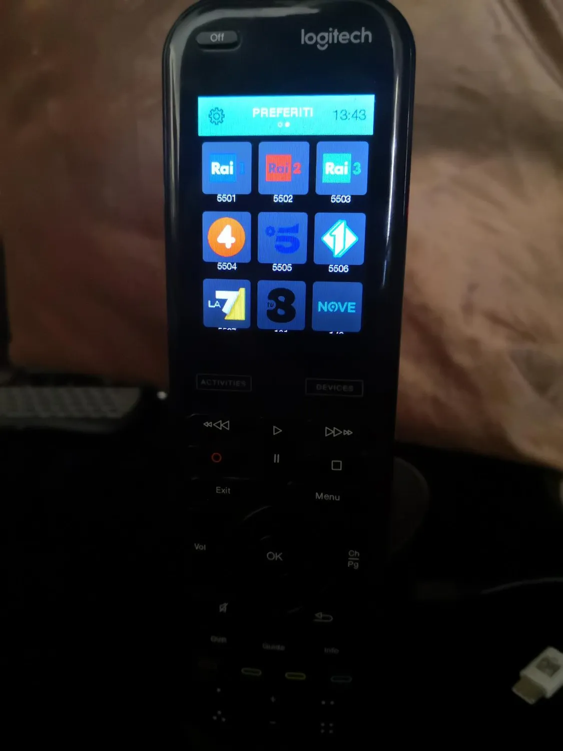Logitech Harmony Elite telecomando universale con hub e touchscreen