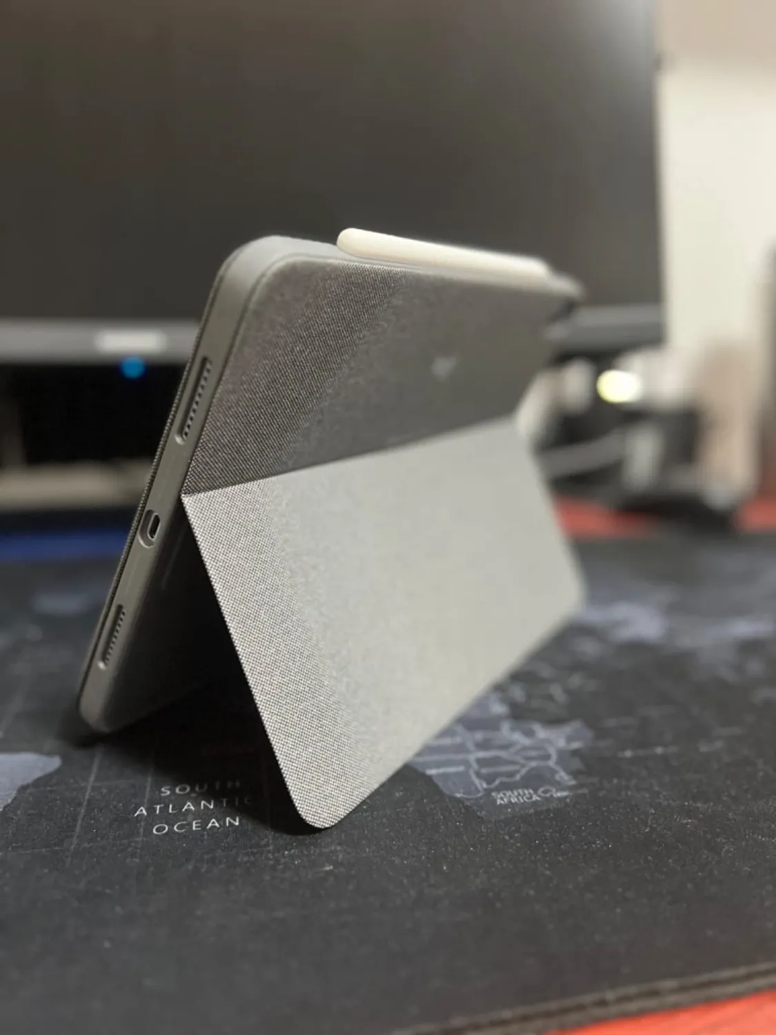 Logitech Combo Touch Custodia Tastiera iPad Air 4-5 Gen ITA retroilluminata