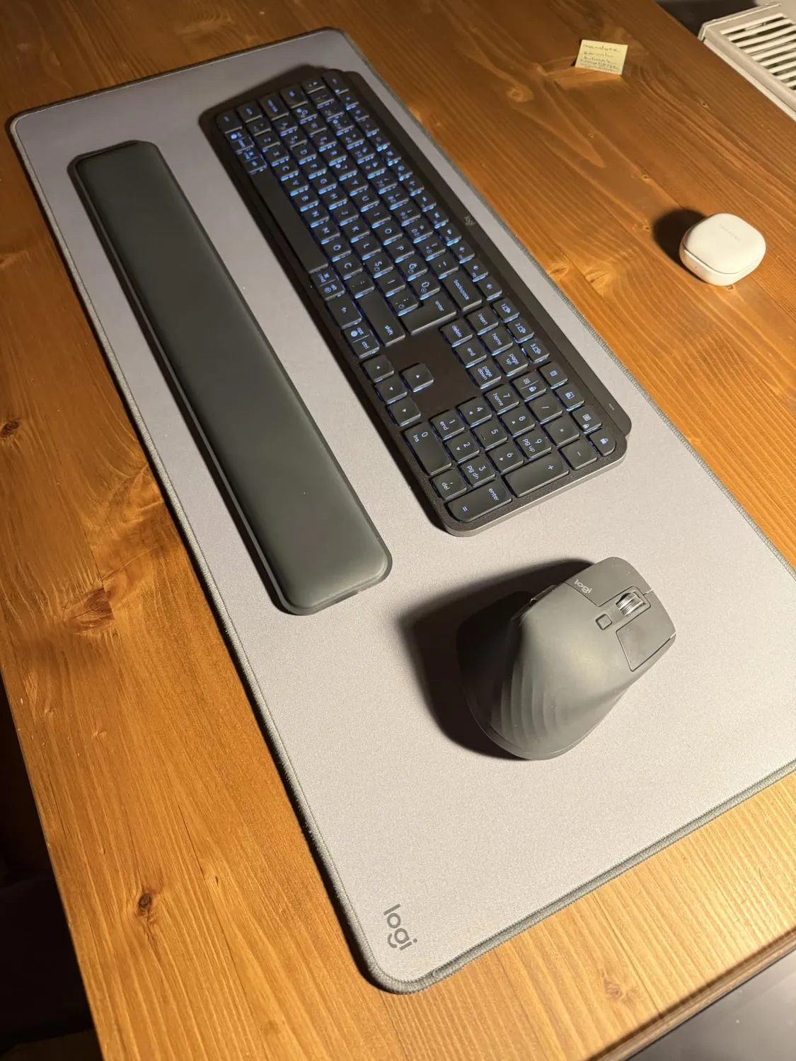 Logitech Studio Series Desk Mat tappetino rosa 30x70 idrorepellente