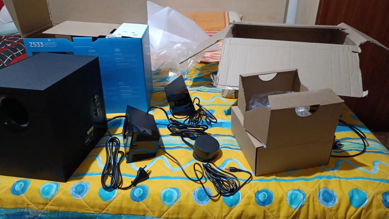 Logitech Z533 Sistema 2.1 Altoparlanti PC con Subwoofer Bassi profondi