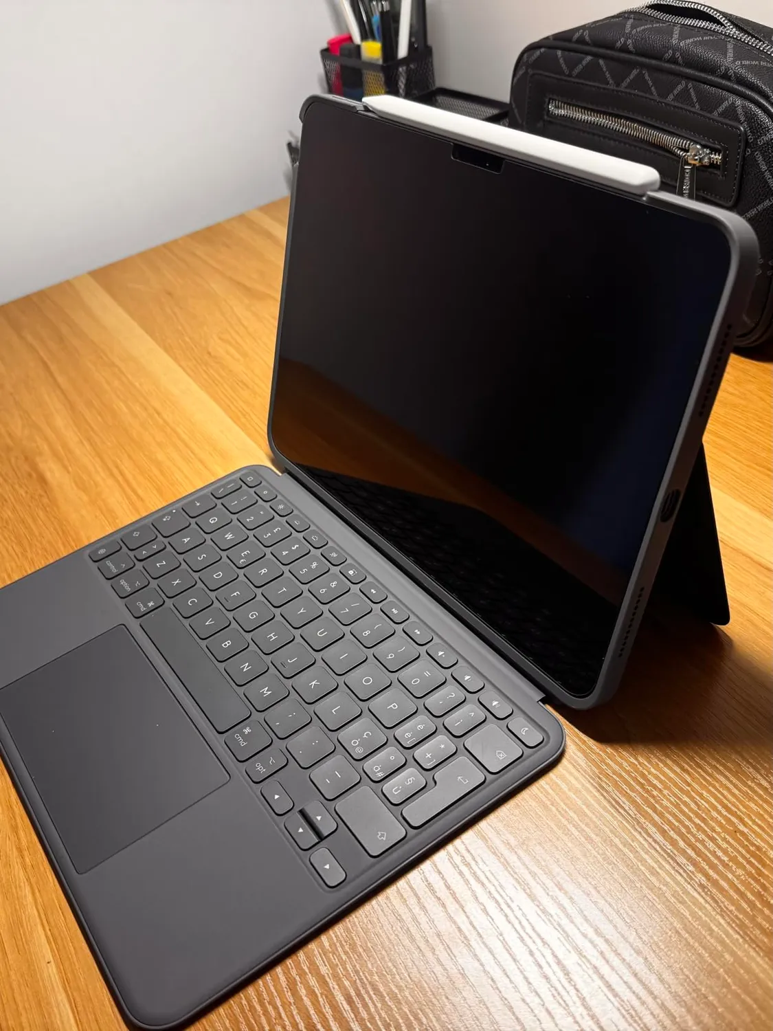 Logitech Combo Touch custodia tastiera iPad Air 13 ITA