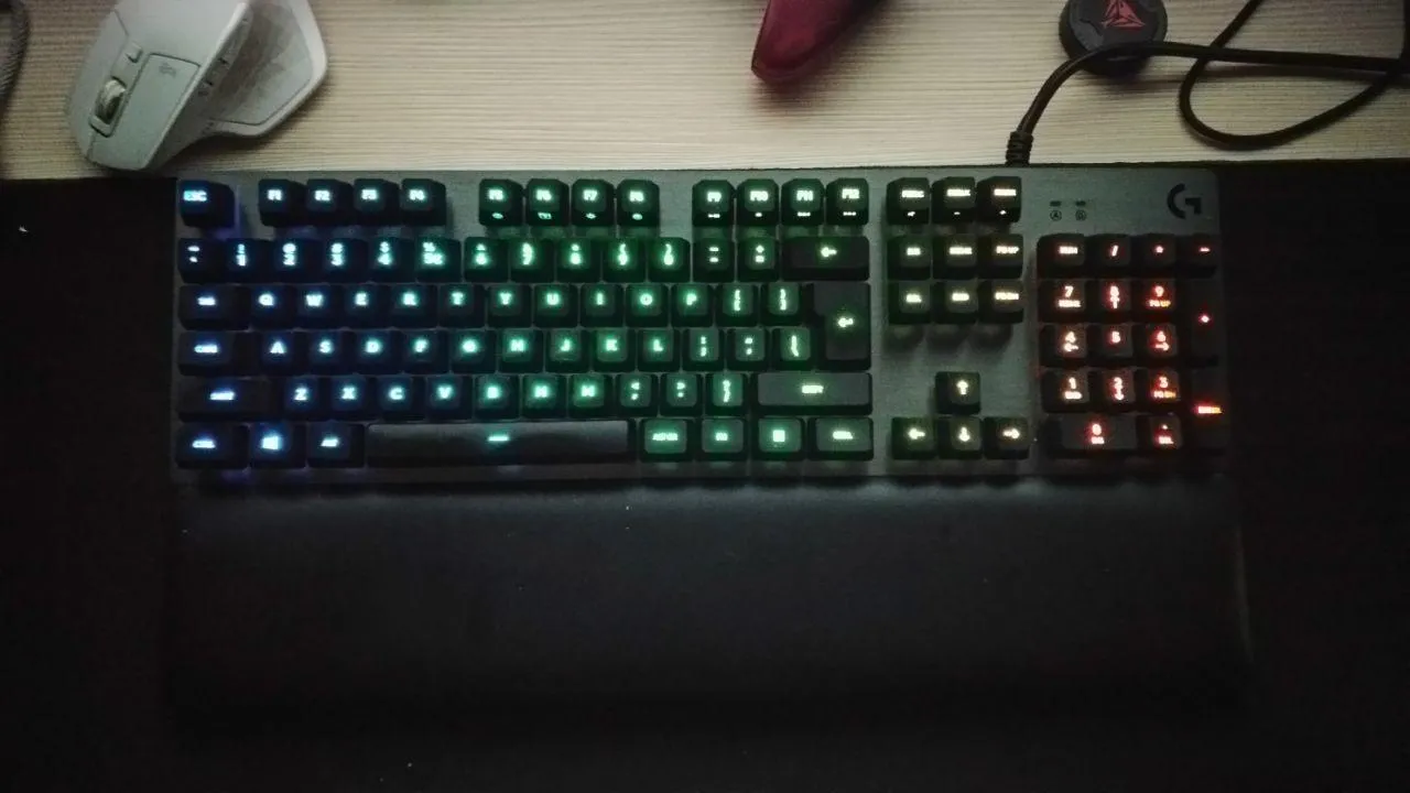 Logitech G513 tastiera gaming meccanica RGB carbon IT