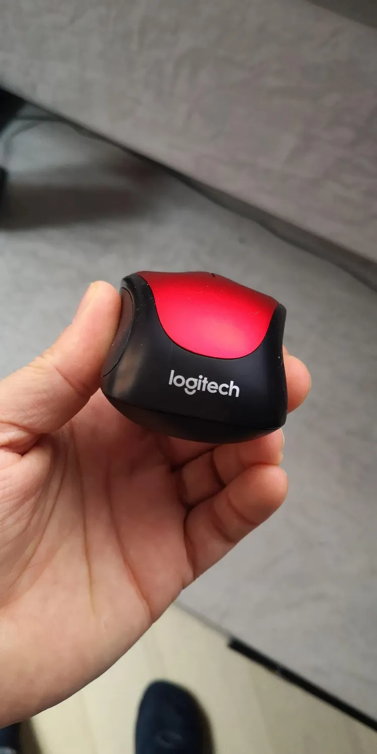 Logitech M235 mouse wireless Nero Rosso compatto