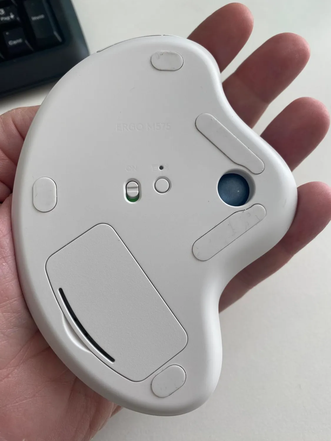 Logitech Ergo M575 mouse trackball wireless ergonomico