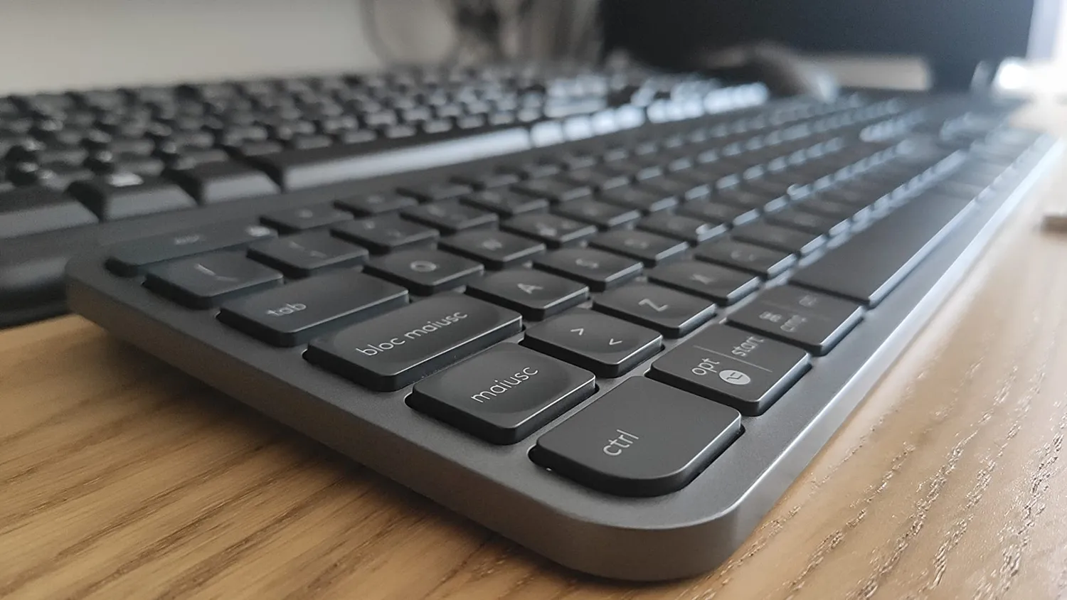 Logitech MX Keys for Business tastiera wireless ITA retroilluminata