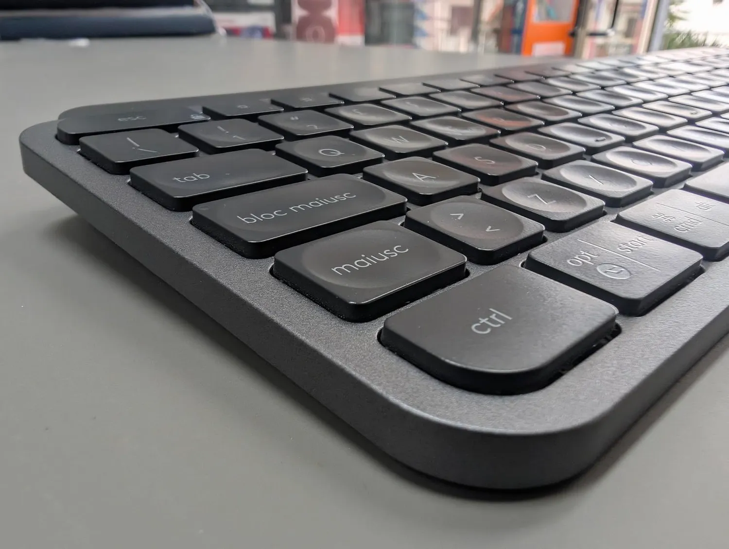 Logitech MX Keys S tastiera wireless grigio chiaro ITA