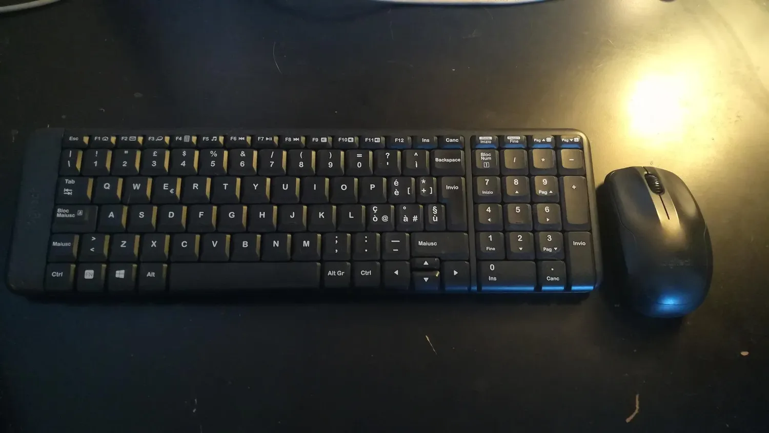 Logitech MK220 kit tastiera e mouse wireless compatti