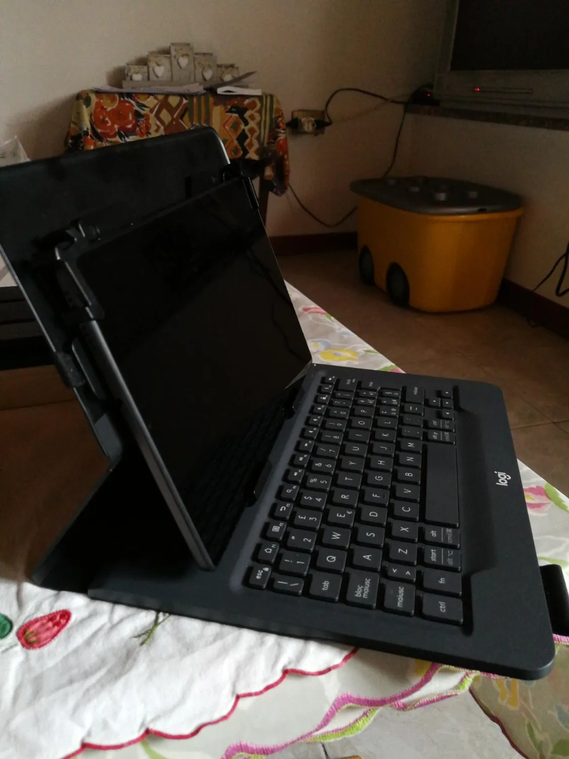 Logitech Universal Folio cover tastiera tablet 9-10" ITA