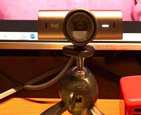 Logitech MX Brio 4K webcam grafite Ultra HD streaming