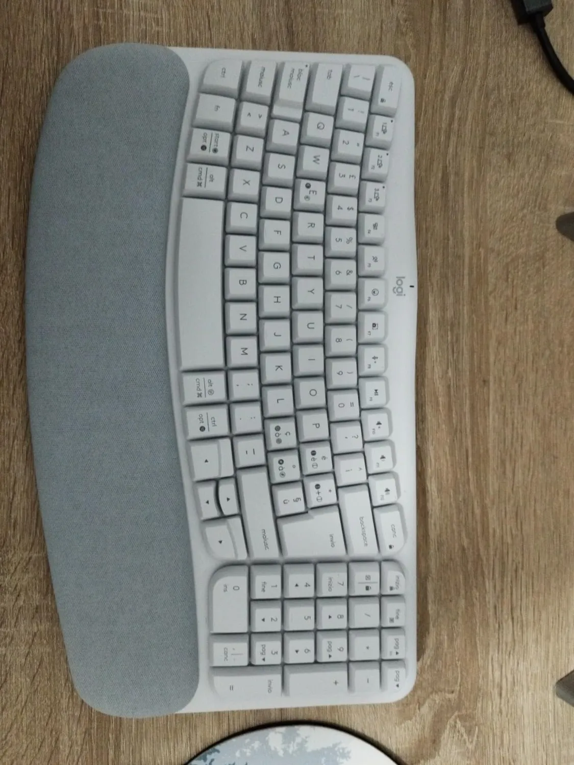 Logitech Wave Keys tastiera wireless ergonomica grafite ITA