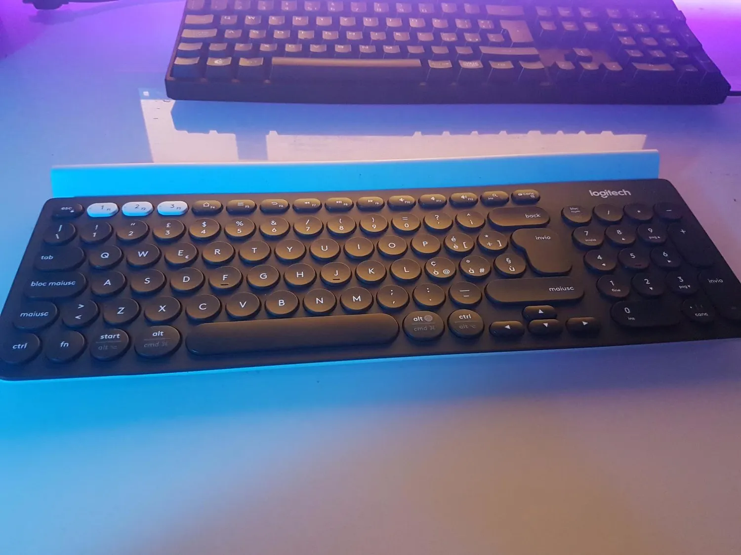 Logitech K780 tastiera wireless grigia bluetooth ITA QWERTY