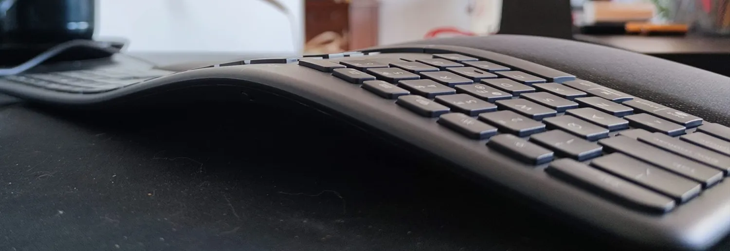 Logitech ERGO K860 tastiera wireless ITA ergonomica