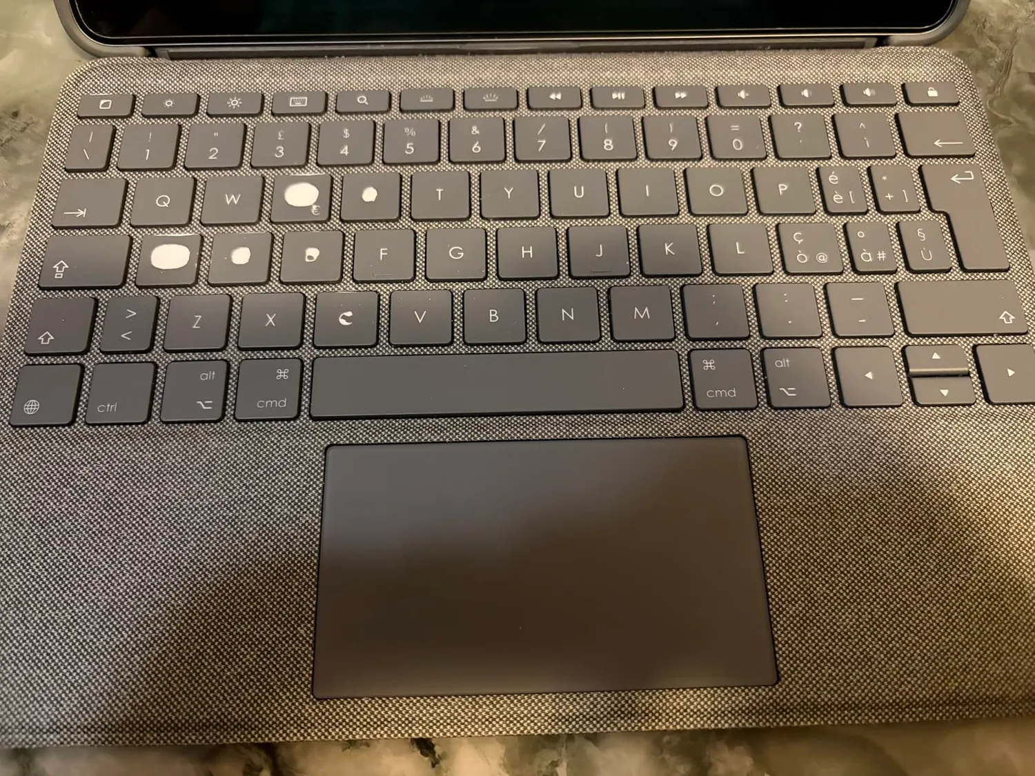 Logitech Combo Touch custodia tastiera iPad Air ITA retroilluminata