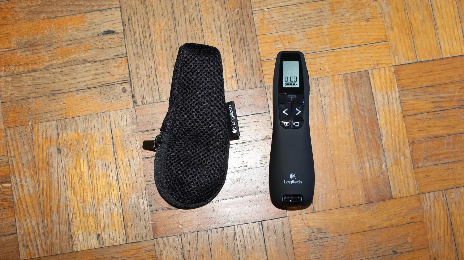 Logitech R700 telecomando presentazioni laser verde versione italiana